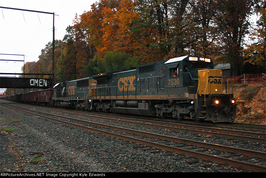 CSX C40-8 #7536 on K799